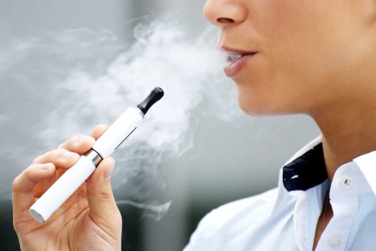 Cigarette électronique et lieu public