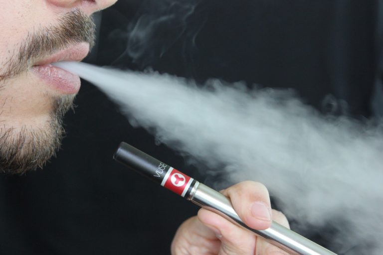 Pourquoi est-il difficile de parler des risques liés à la cigarette électronique ?