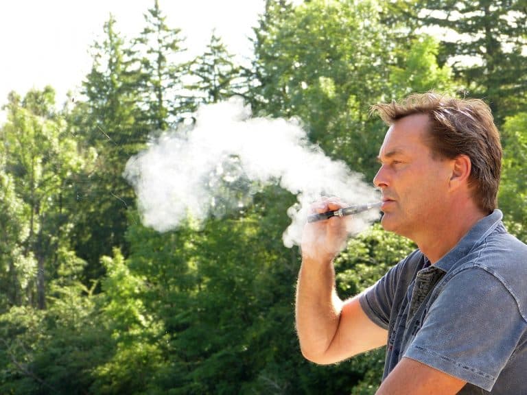 Utiliser des e-cigarettes pour arrêter de fumer