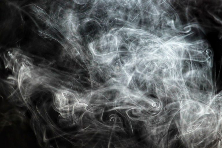 La différence entre la vapeur et la fumée