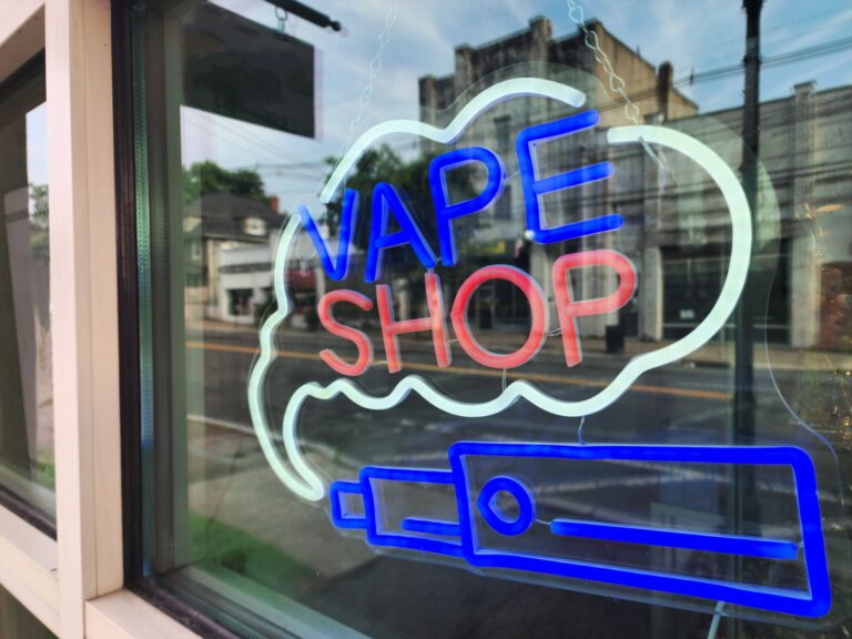 La cigarette électronique : un atout indéniable pour voyager ?