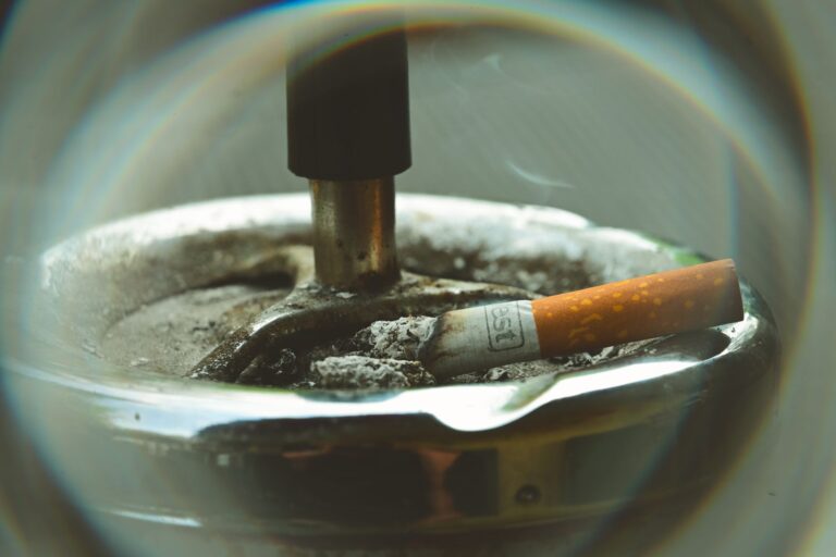 La cigarette électronique comporte-t-elle moins de risques que le tabac traditionnel ?