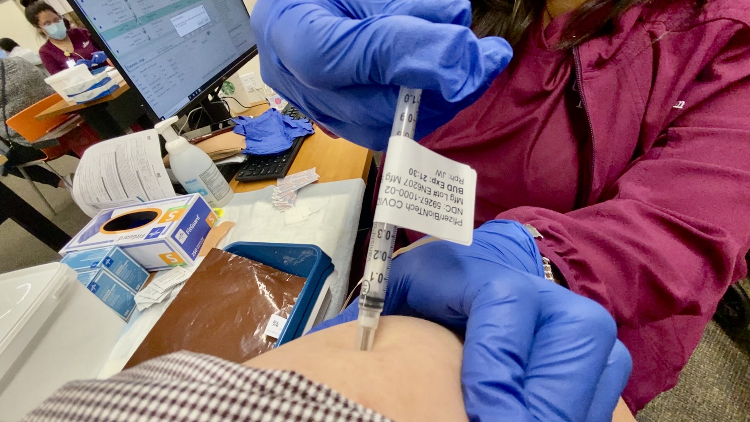 Fièvre élevée après un vaccin, la piste du microbiote